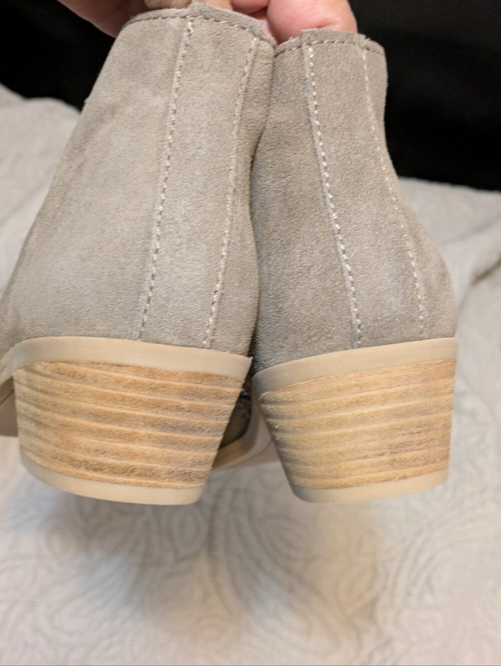 NWOT Dolce Vita Taupe Real Suede, Zip Ankle Boots. Like New. Size 8 - Picture 6 of 10